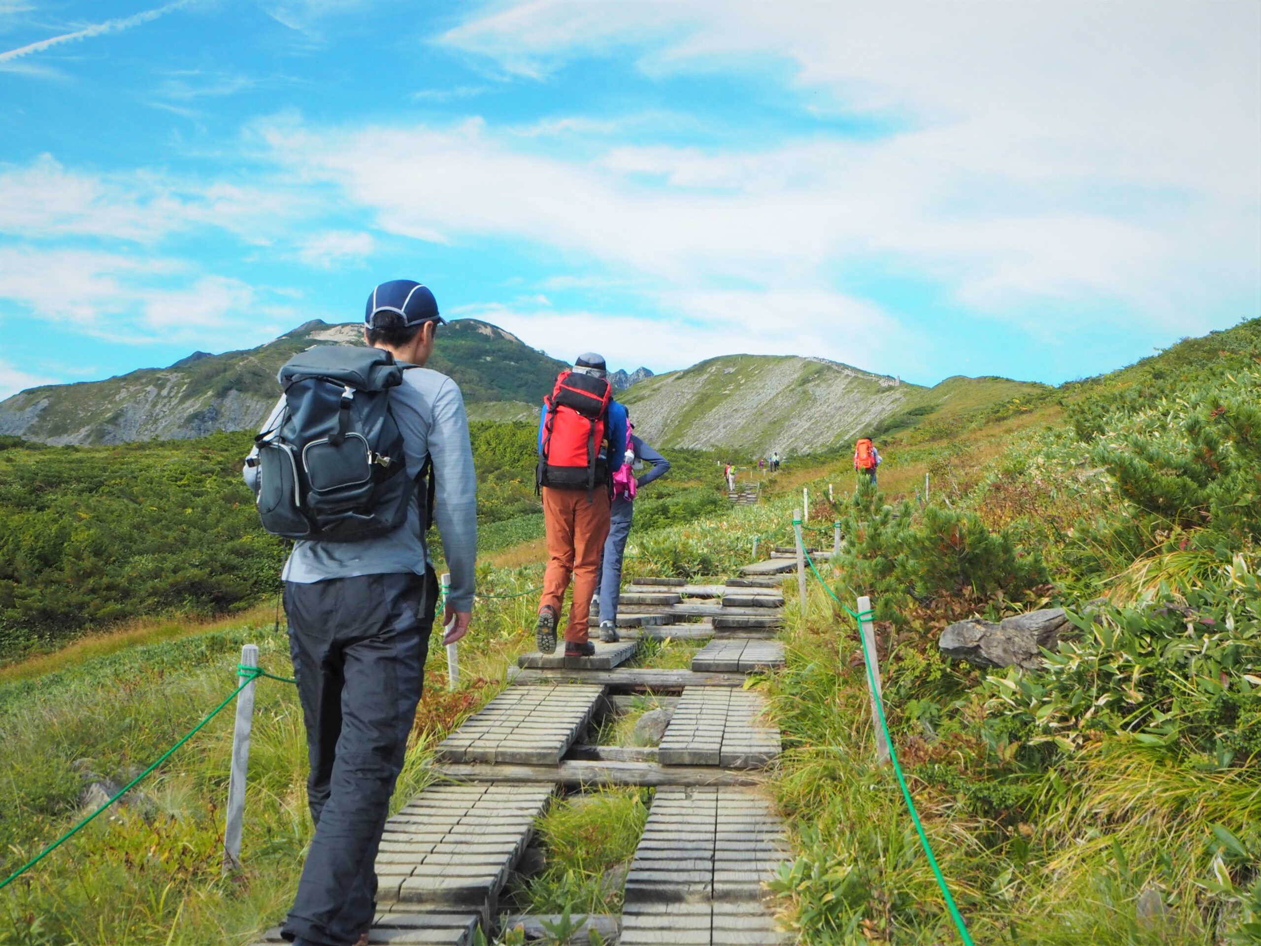 山歩きやハイキングは有酸素運動？！